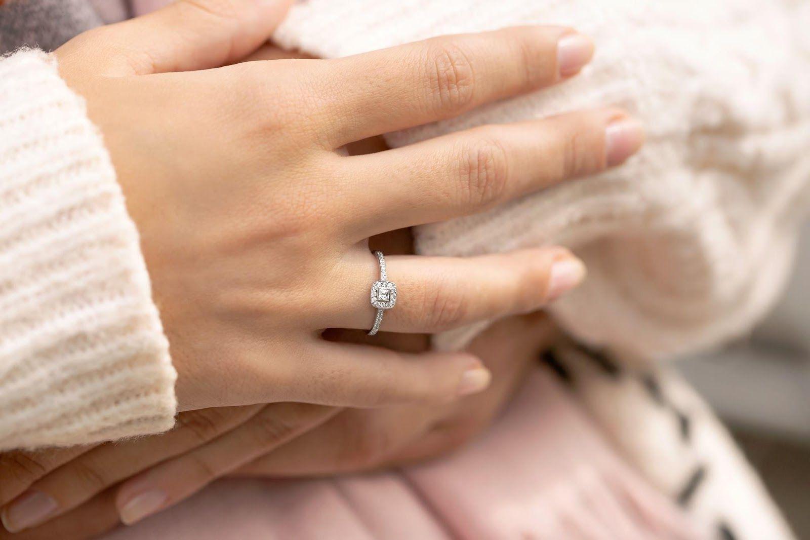 tendencias en anillos de compromiso 2021 anillos